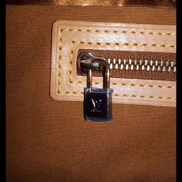 **SOLD**Louis Vuitton Bronze Monogram Vernis Reade - Picture 3 of 6